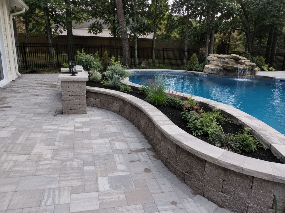 Sitting wall and flower bed paver work in Jacksonville